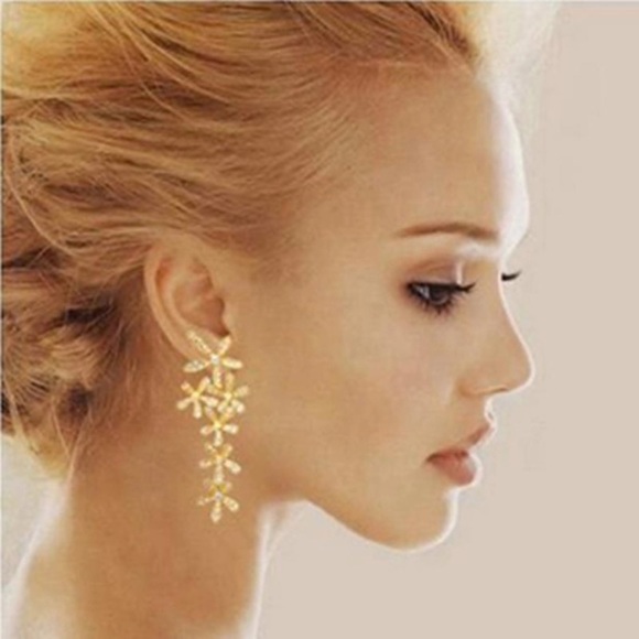 Jewelry - Rhinestone Flower Earrings